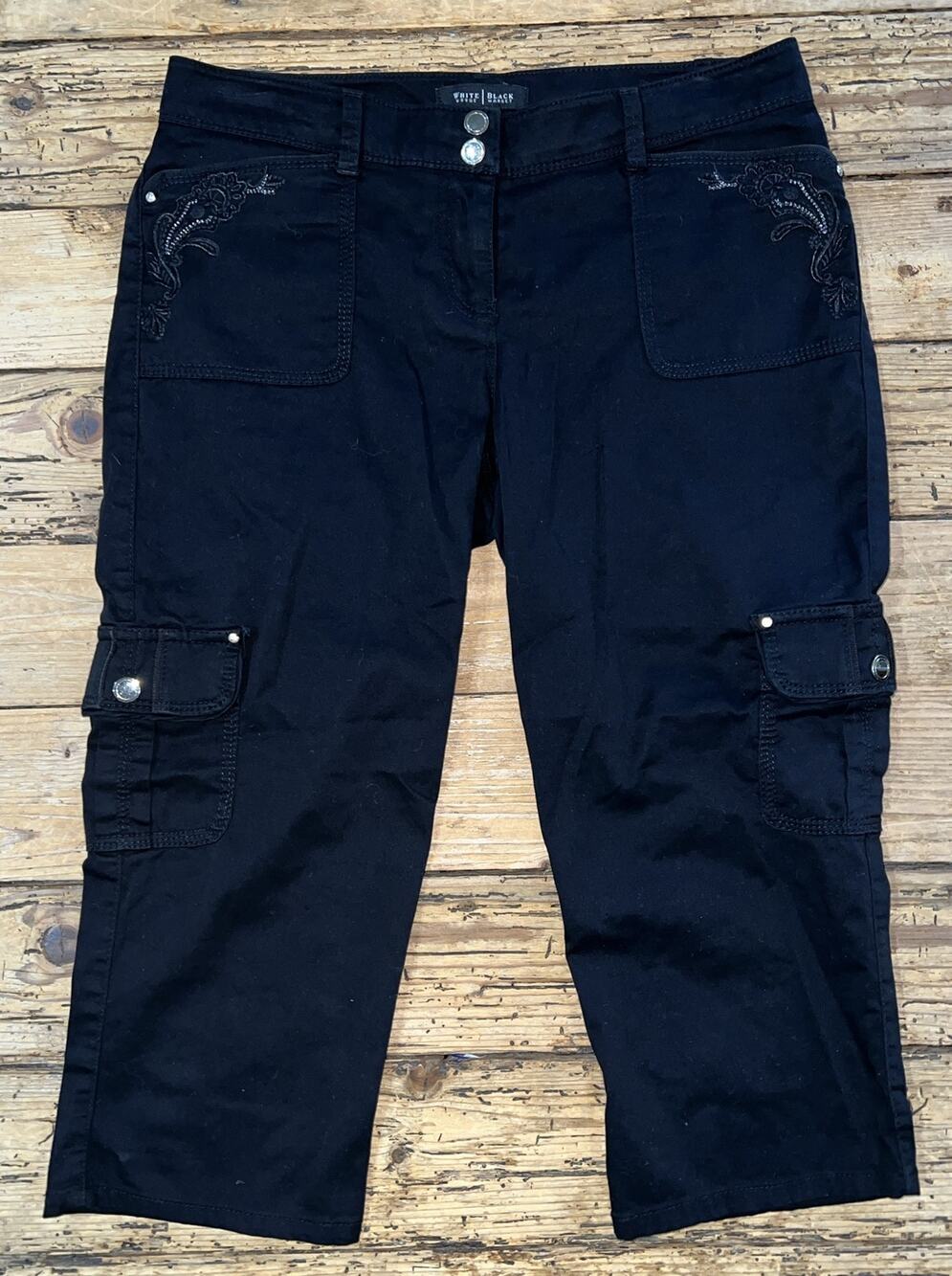 White House Black Market Cargo Low Rise Black Pants Crop Leg Womens Size 2 NWOT